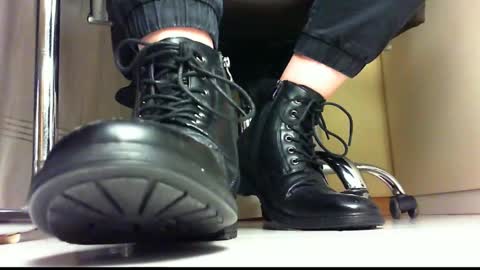 Snapshot of pablomenesssl chatting on 01-11-25, 10:51 Pablo Meness online show from 01-11-25, 10:51