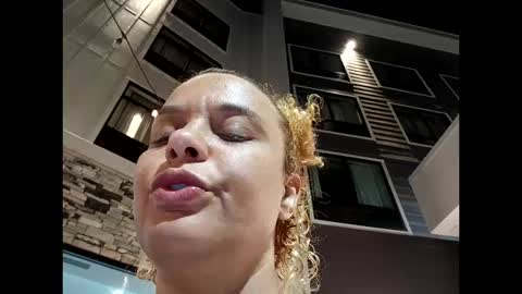 Snapshot of paidqueenbella chatting on 10-18-25, 05:21 paidqueenbella online show from 10-18-25, 05:21