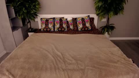 Paige online show from 12-04-25, 07:06