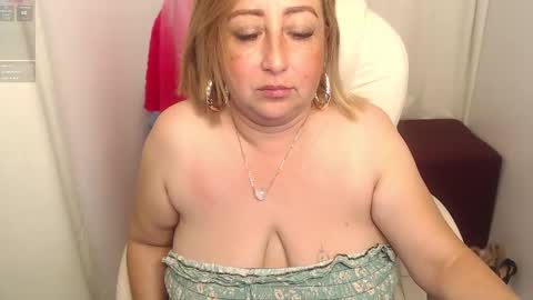 Snapshot of paiper_halliwey_ chatting on 02-10-25, 08:31 paiper online show from 02-10-25, 08:31