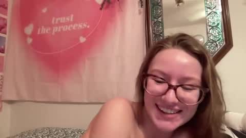 Snapshot of paisleysnowxo chatting on 03-11-25, 05:38 paisleysnowxo online show from 03-11-25, 05:38