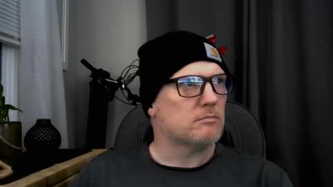 pale_dad_bod online show from 12-04-25, 03:49