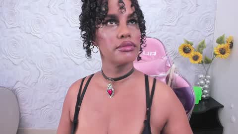 Snapshot of pamela_guzmaan_ chatting on 12-30-24, 08:25 PAMELA online show from 12-30-24, 08:25