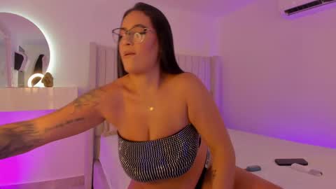 Manuela online show from 02-06-25, 04:21