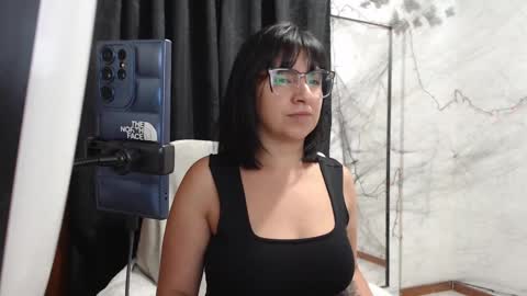 Carolinesworldx online show from 10-22-25, 04:24