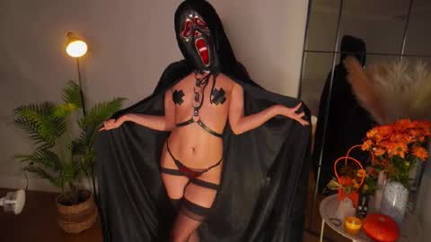 Kristina Kriss online show from 10-31-25, 10:44