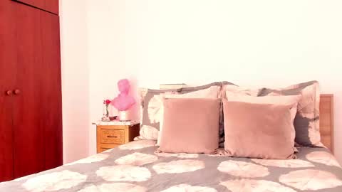 Snapshot of paola_sanchez1 chatting on 02-10-25, 01:55 Paola online show from 02-10-25, 01:55