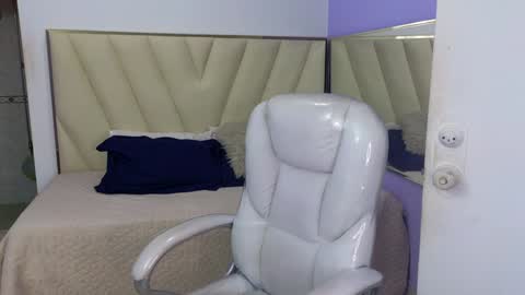 Amy and my doll online show from 12-31-24, 07:10