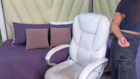 Amy and my doll online show from 02-14-25, 11:42