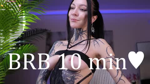 Snapshot of parasite_eve1 chatting on 02-17-25, 10:14 Alise  Melissa online show from 02-17-25, 10:14