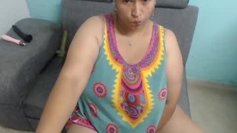 Snapshot of pareja_explosivasexx chatting on 01-14-26, 07:25 Luna online show from 01-14-26, 07:25