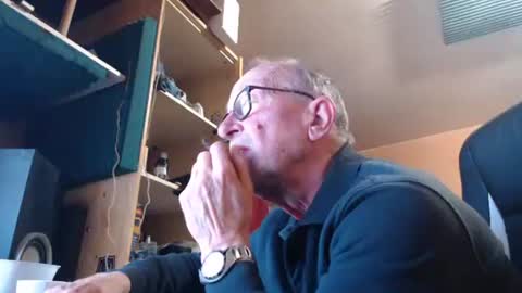 pascal88881 online show from 11-05-25, 12:49