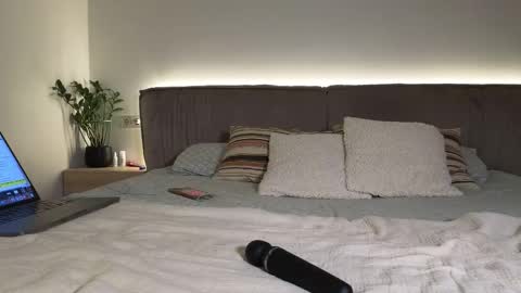 Anna online show from 09-18-25, 06:32