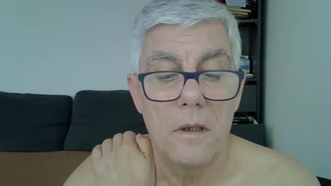 Snapshot of patrick5275 chatting on 12-22-24, 09:00 patrick5275 online show from 12-22-24, 09:00