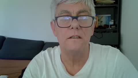 Snapshot of patrick5275 chatting on 02-14-25, 01:51 patrick5275 online show from 02-14-25, 01:51