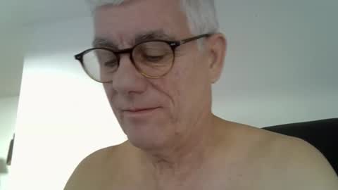 Snapshot of patrick5275 chatting on 10-06-25, 08:23 patrick5275 online show from 10-06-25, 08:23