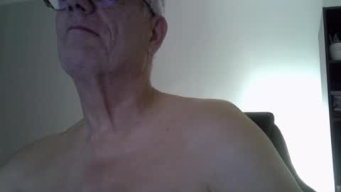 Snapshot of patrick5275 chatting on 10-11-25, 06:01 patrick5275 online show from 10-11-25, 06:01