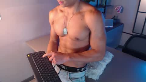 Snapshot of patrick_brown_ chatting on 12-11-24, 12:12 Patrick Brown online show from 12-11-24, 12:12