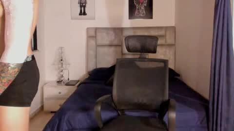 PAUL ROGER online show from 10-29-25, 06:37