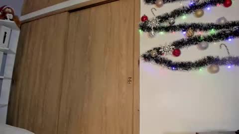 Pau online show from 12-17-25, 08:59