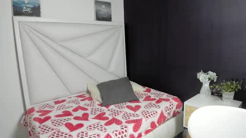 Snapshot of paula_zambrano7 chatting on 09-12-25, 02:28 Paula online show from 09-12-25, 02:28
