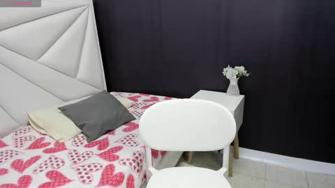 Snapshot of paula_zambrano7 chatting on 09-30-25, 02:00 Paula online show from 09-30-25, 02:00
