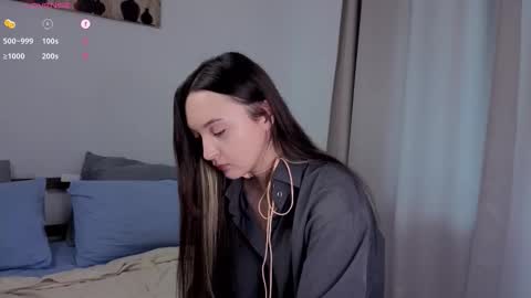 Snapshot of paulaharris chatting on 10-16-25, 08:15 Alice online show from 10-16-25, 08:15