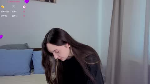 Snapshot of paulaharris chatting on 10-18-25, 07:20 Alice online show from 10-18-25, 07:20