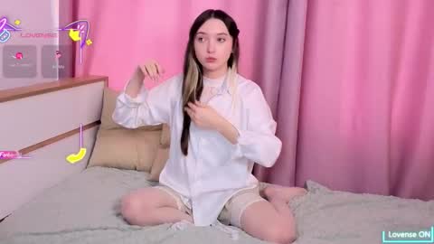 Snapshot of paulaharris chatting on 10-22-25, 11:32 Alice online show from 10-22-25, 11:32