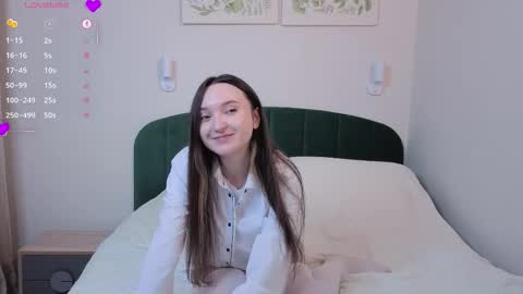 Snapshot of paulaharris chatting on 11-13-25, 01:10 Alice online show from 11-13-25, 01:10