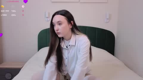 Snapshot of paulaharris chatting on 11-17-25, 07:19 Alice online show from 11-17-25, 07:19