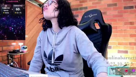 Paulina online show from 10-22-25, 03:23