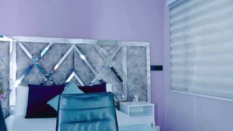 Paulina online show from 10-18-25, 01:12