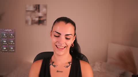 Snapshot of pauline_2005 chatting on 07-19-26, 01:48 Pauline online show from 07-19-26, 01:48