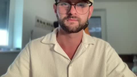 Snapshot of paulsimpsn chatting on 09-12-25, 04:18 love bush online show from 09-12-25, 04:18