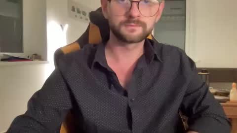 Snapshot of paulsimpsn chatting on 10-07-25, 05:10 love bush online show from 10-07-25, 05:10