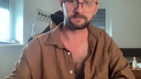 Snapshot of paulsimpsn chatting on 10-08-25, 06:33 love bush online show from 10-08-25, 06:33