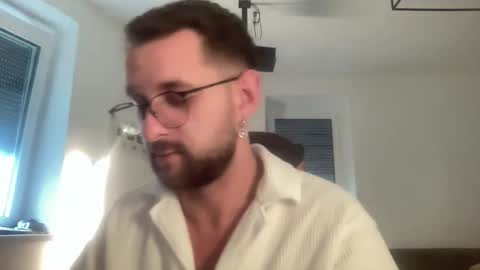 Snapshot of paulsimpsn chatting on 10-11-25, 06:56 love bush online show from 10-11-25, 06:56