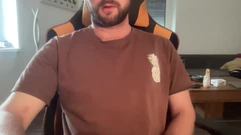 Snapshot of paulsimpsn chatting on 10-12-25, 07:40 love bush online show from 10-12-25, 07:40