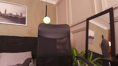 Snapshot of pavlovasw chatting on 09-21-25, 12:01 Pavlova online show from 09-21-25, 12:01