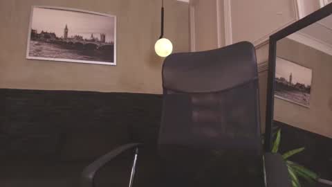 Snapshot of pavlovasw chatting on 10-05-25, 08:29 Pavlova online show from 10-05-25, 08:29