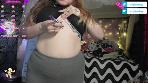 ArtsyHeartsyy online show from 12-13-24, 05:16