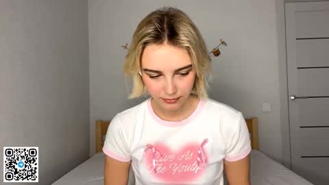 Lola online show from 12-04-25, 03:32