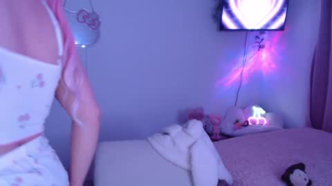 peacherry_ online show from 02-01-25, 01:34