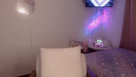 peacherry_ online show from 02-05-25, 03:55