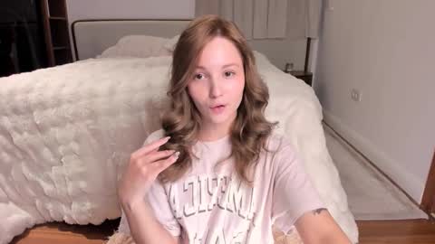 Lili online show from 12-22-25, 06:54