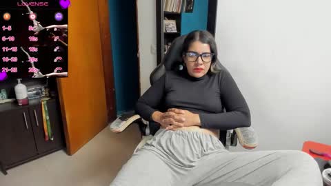 Tangerine Penaut online show from 11-21-25, 12:54