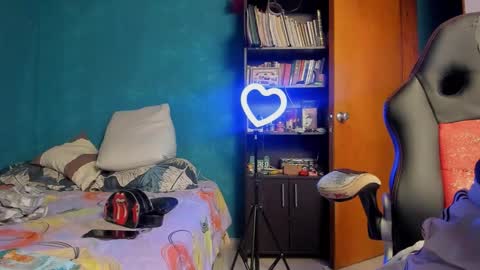 Tangerine Penaut online show from 12-14-25, 11:31