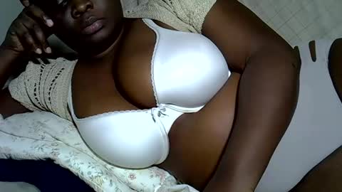 Snapshot of pearl_33 chatting on 11-05-25, 05:02 Keci online show from 11-05-25, 05:02