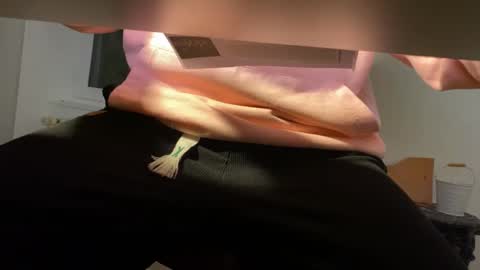 Snapshot of pedroserrano2000 chatting on 10-21-25, 06:03 PedrOO OO online show from 10-21-25, 06:03